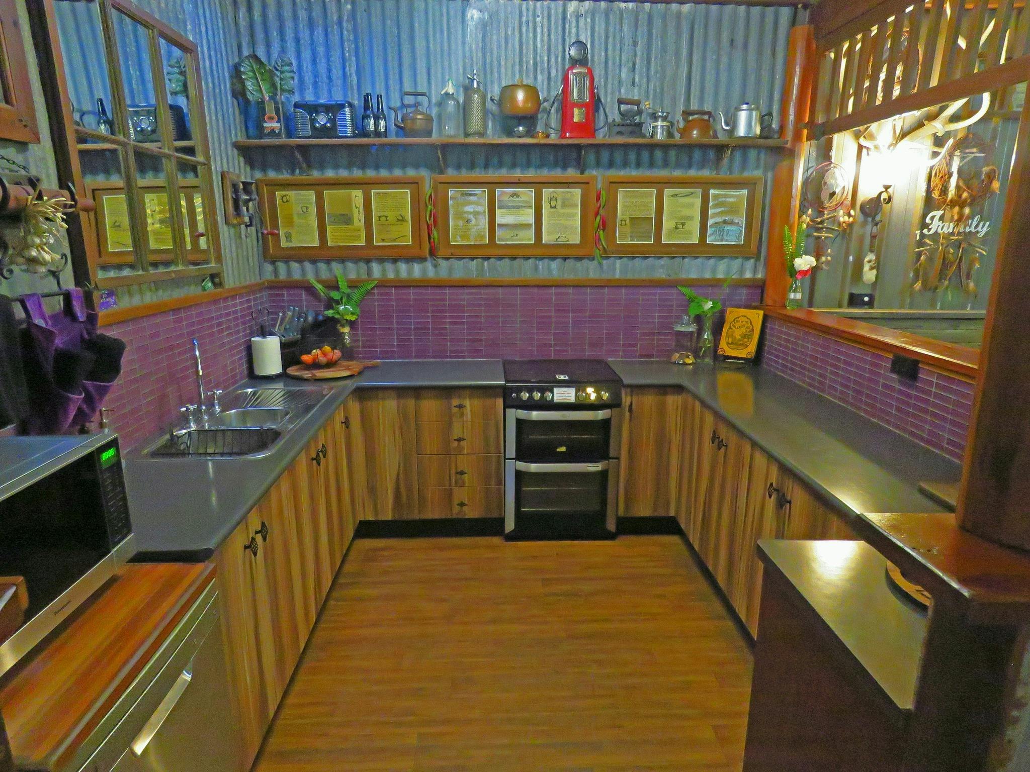 Group Glamping Accommodation - Kings Creek Retreat