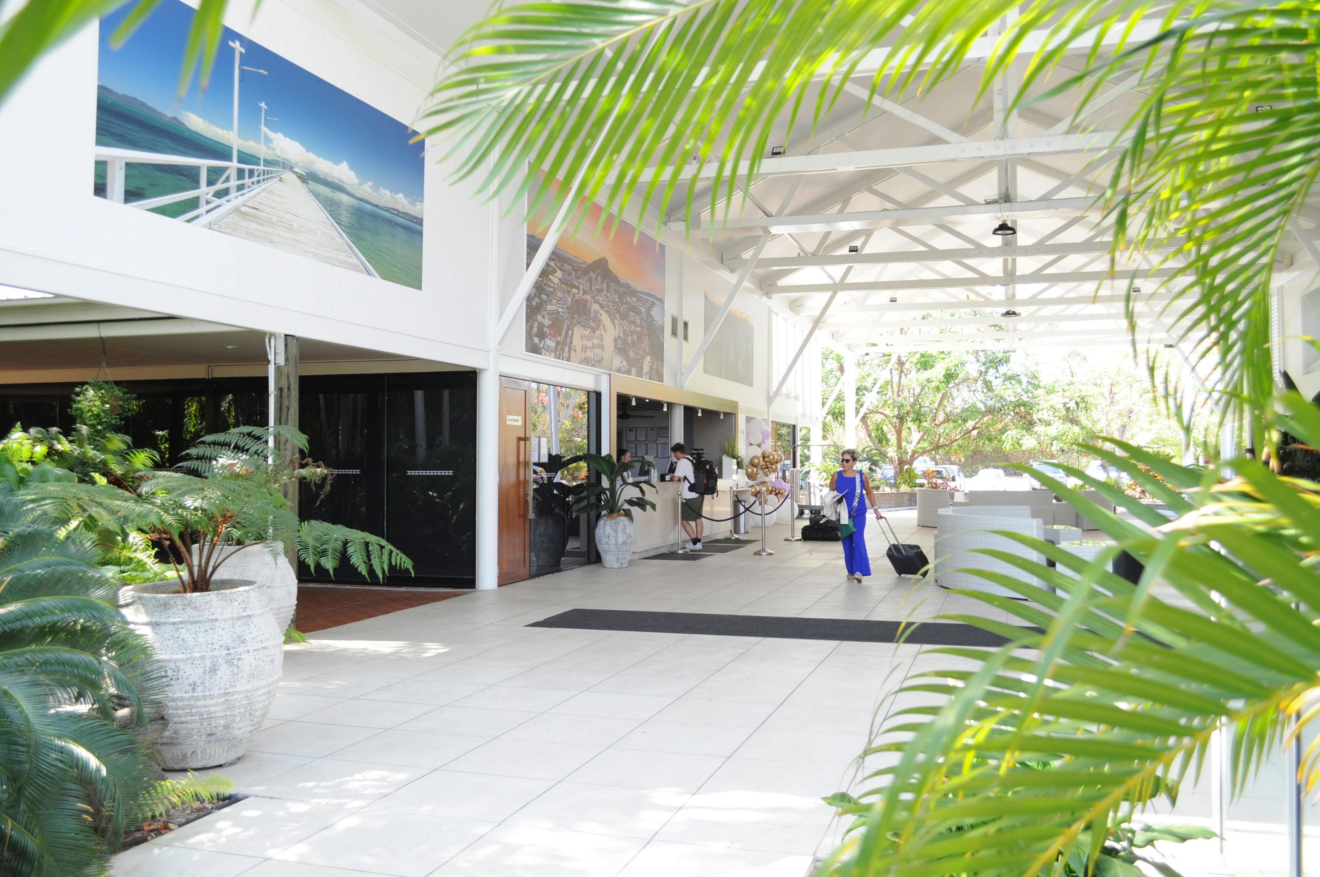Mercure Townsville Hotel Lobby