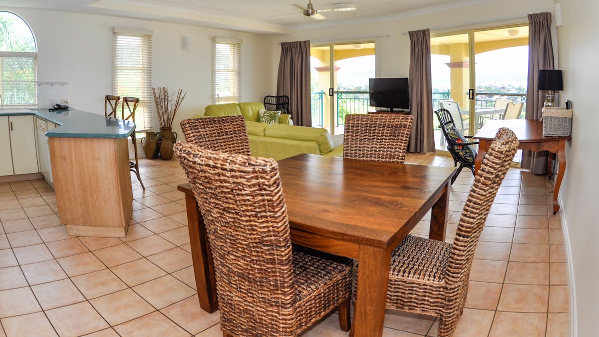 Airlie Beach accommodation couples and families