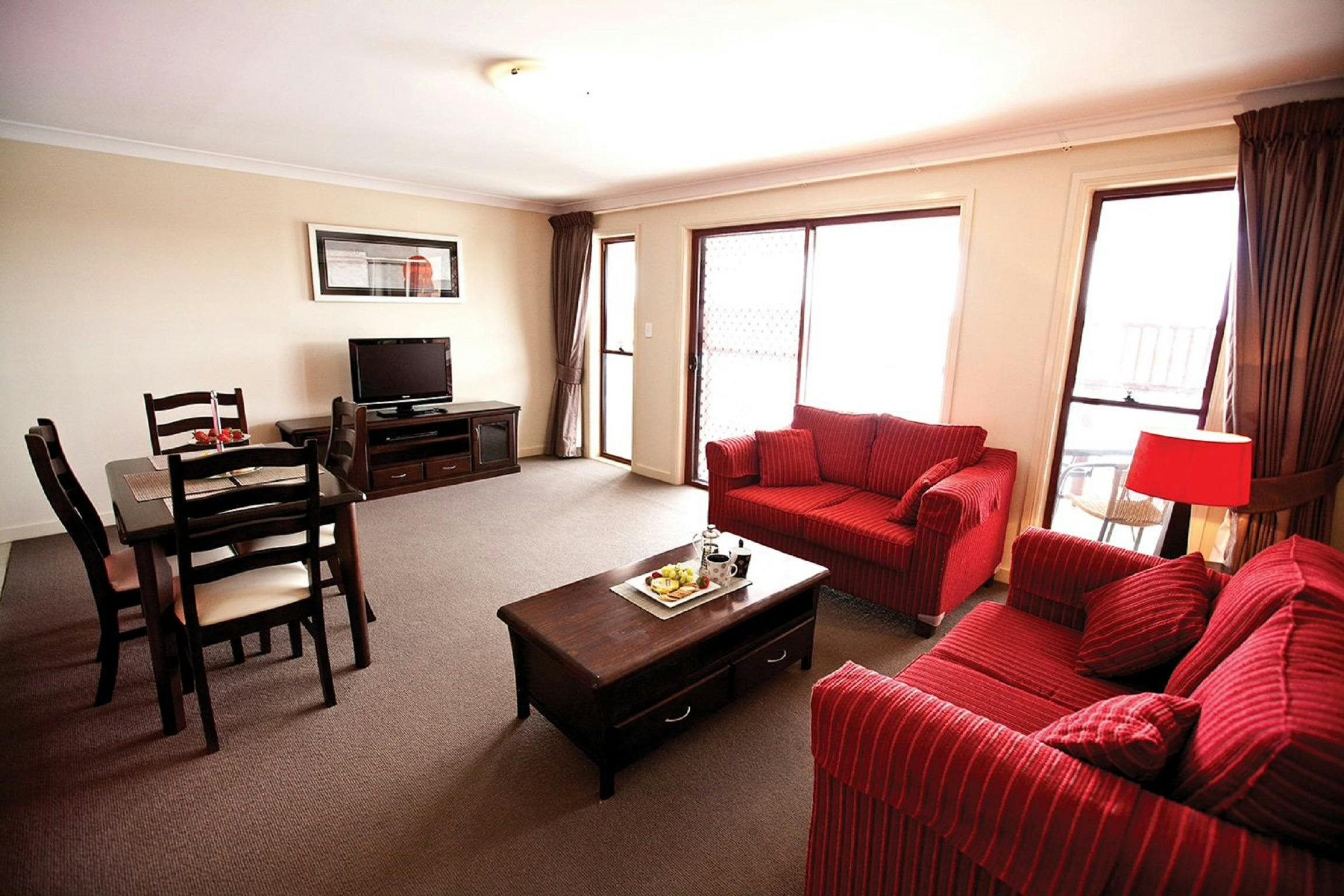 Cattleman's Country Motor Inn and Serviced Apartments