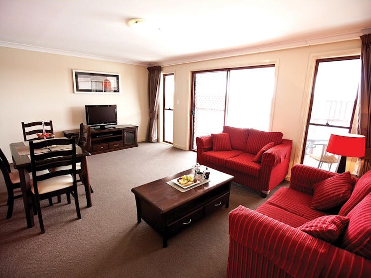 Cattleman's Country Motor Inn and Serviced Apartments