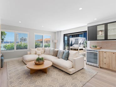 Three bedroom home in Miami - Second lounge area
