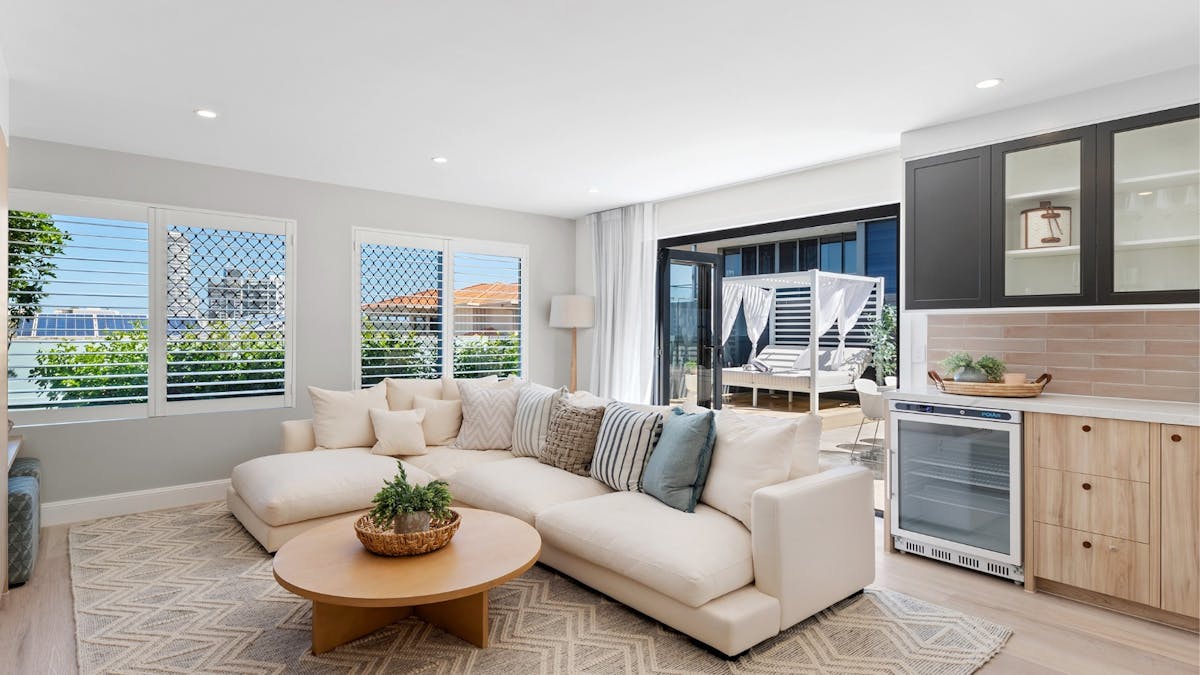 Three bedroom home in Miami - Second lounge area