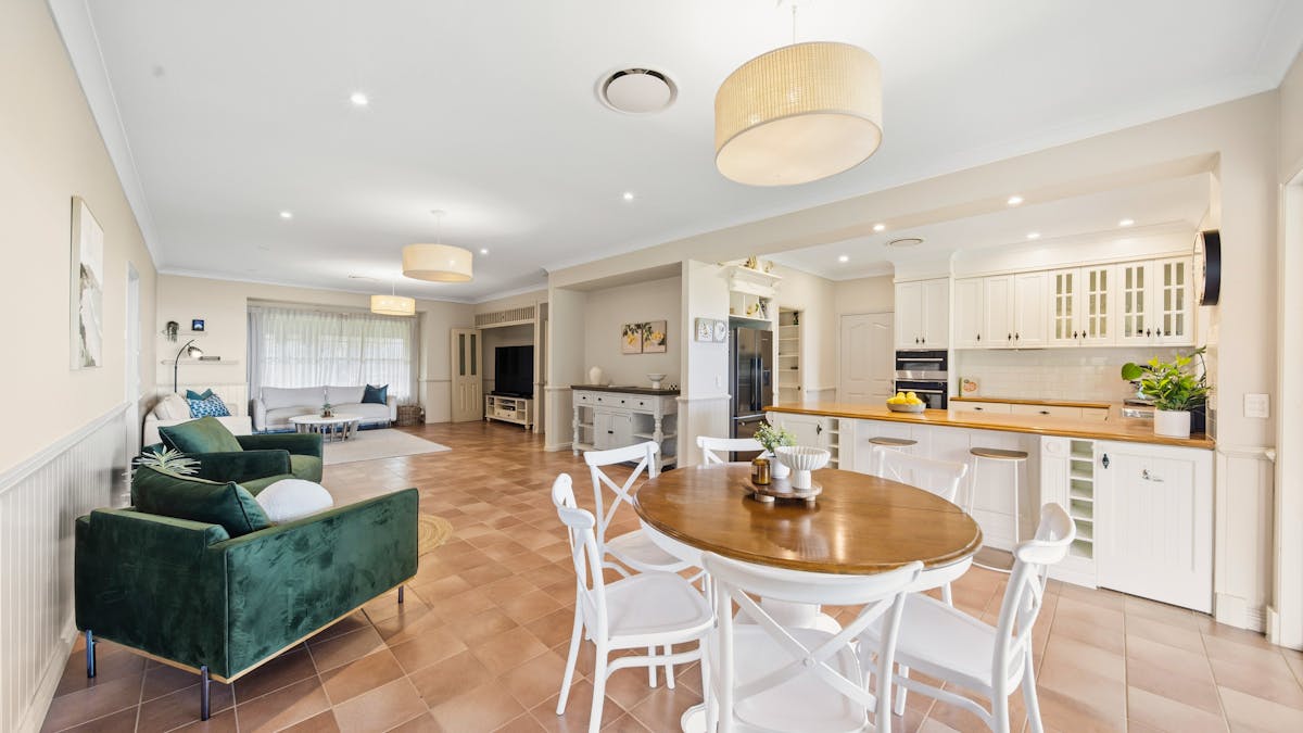 lounge dining room