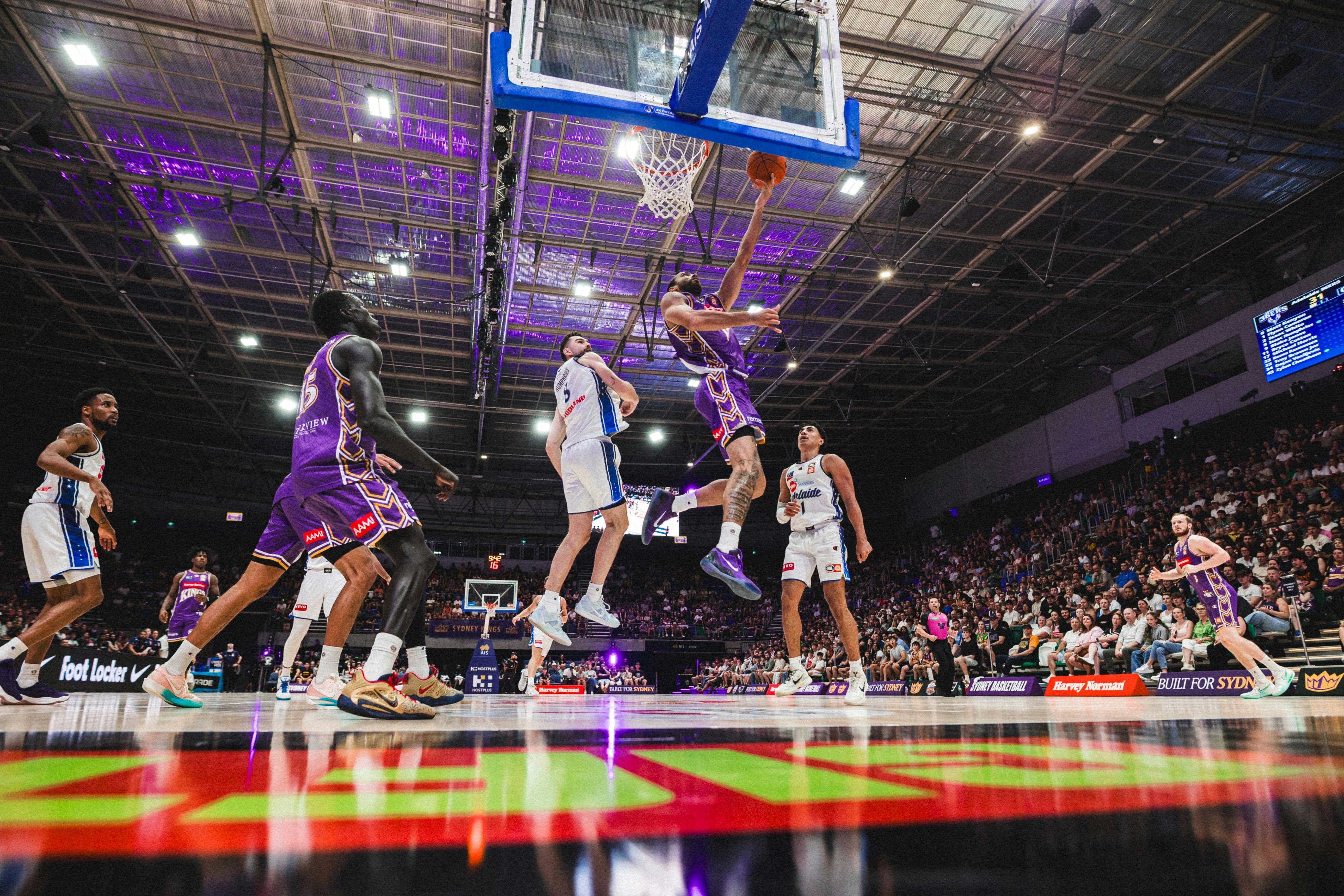 Xavier Cooks layup in game against 36ers
