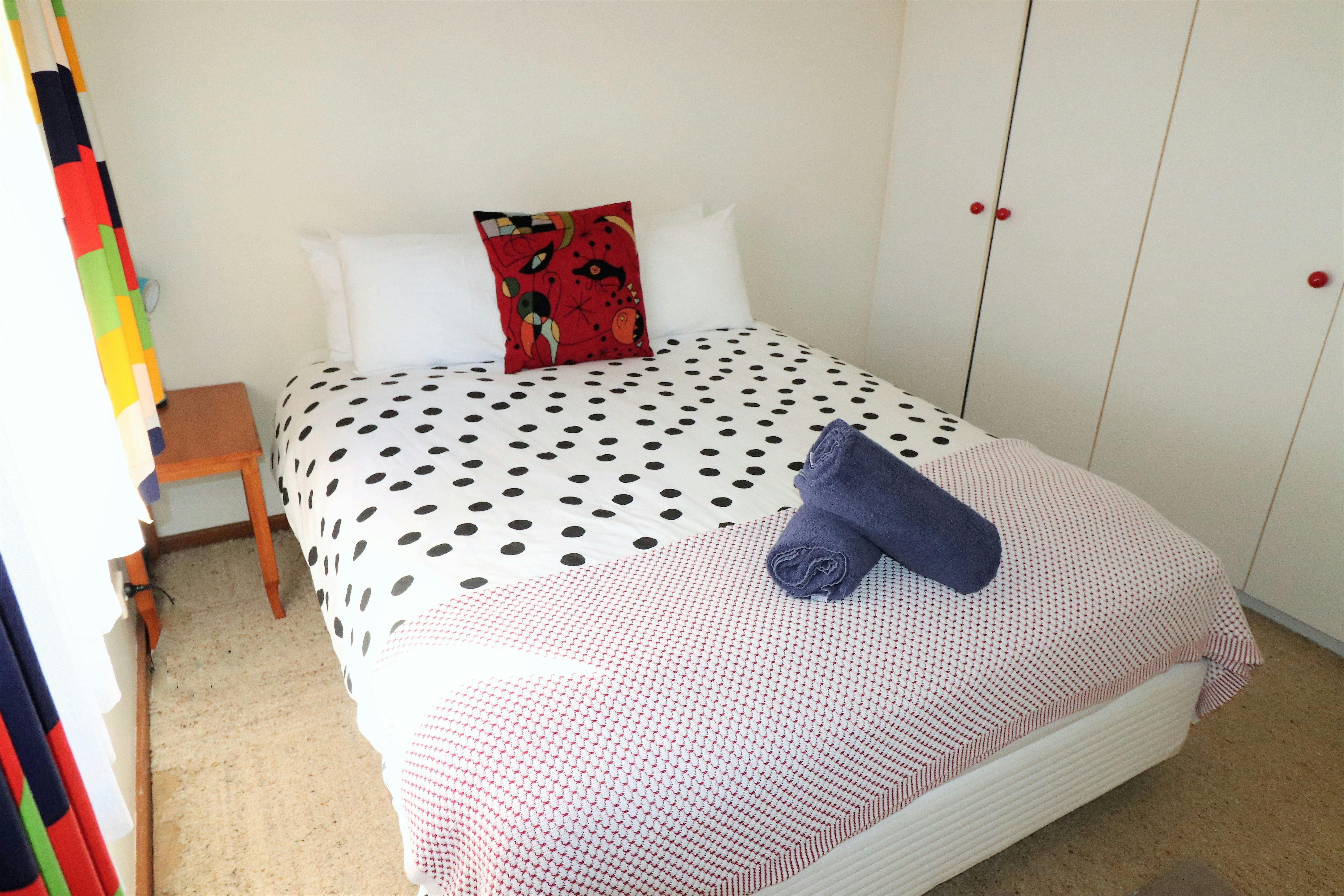 퀸사이즈 침대가 있는 침실