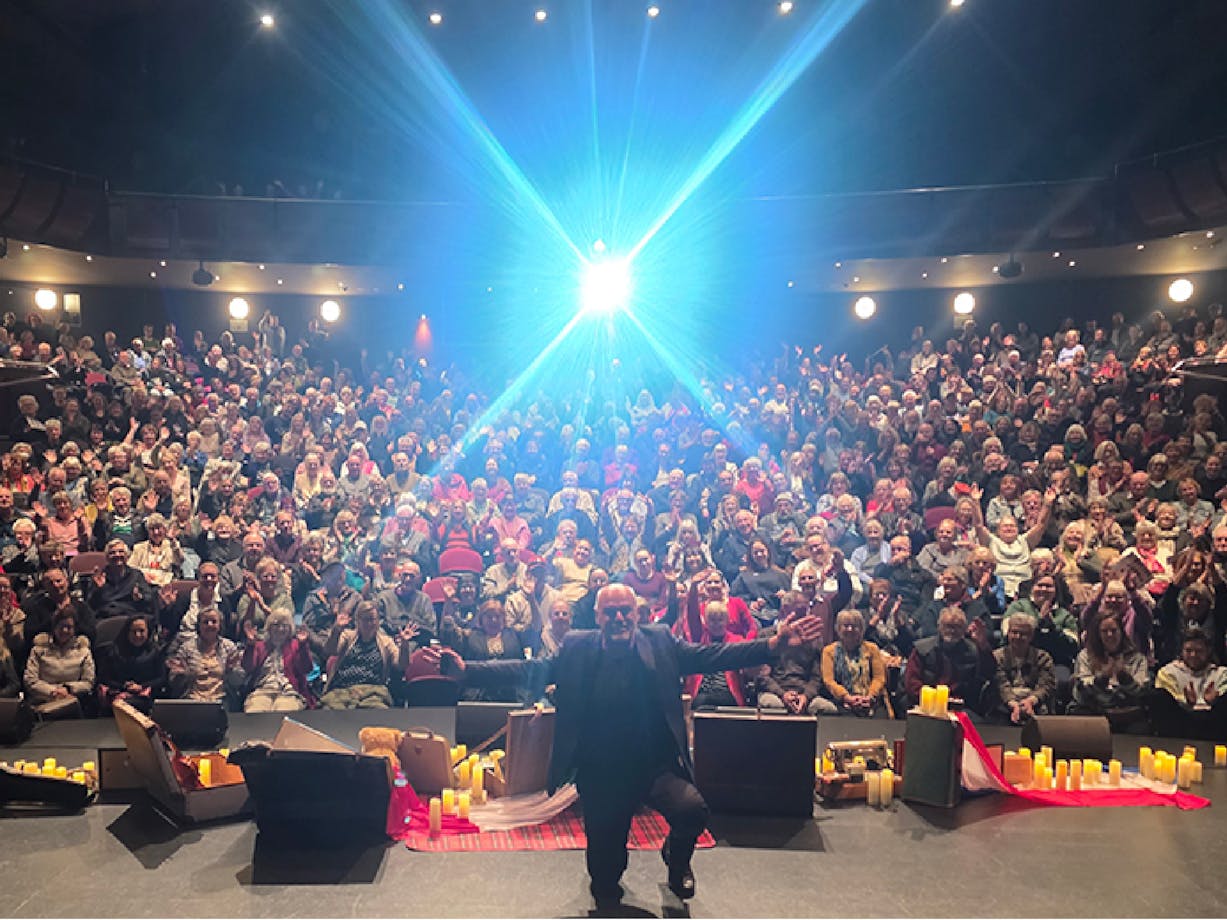 Simon Reich in front of capacity crowd at  Ballarat show