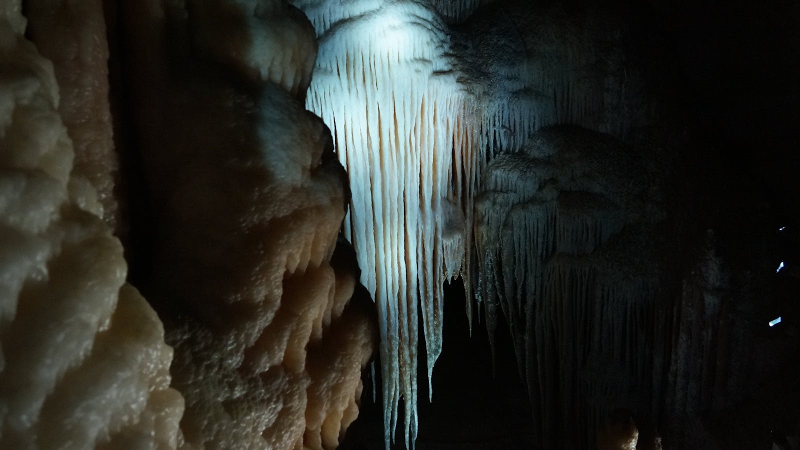 Jenolan Caves, the hair structure