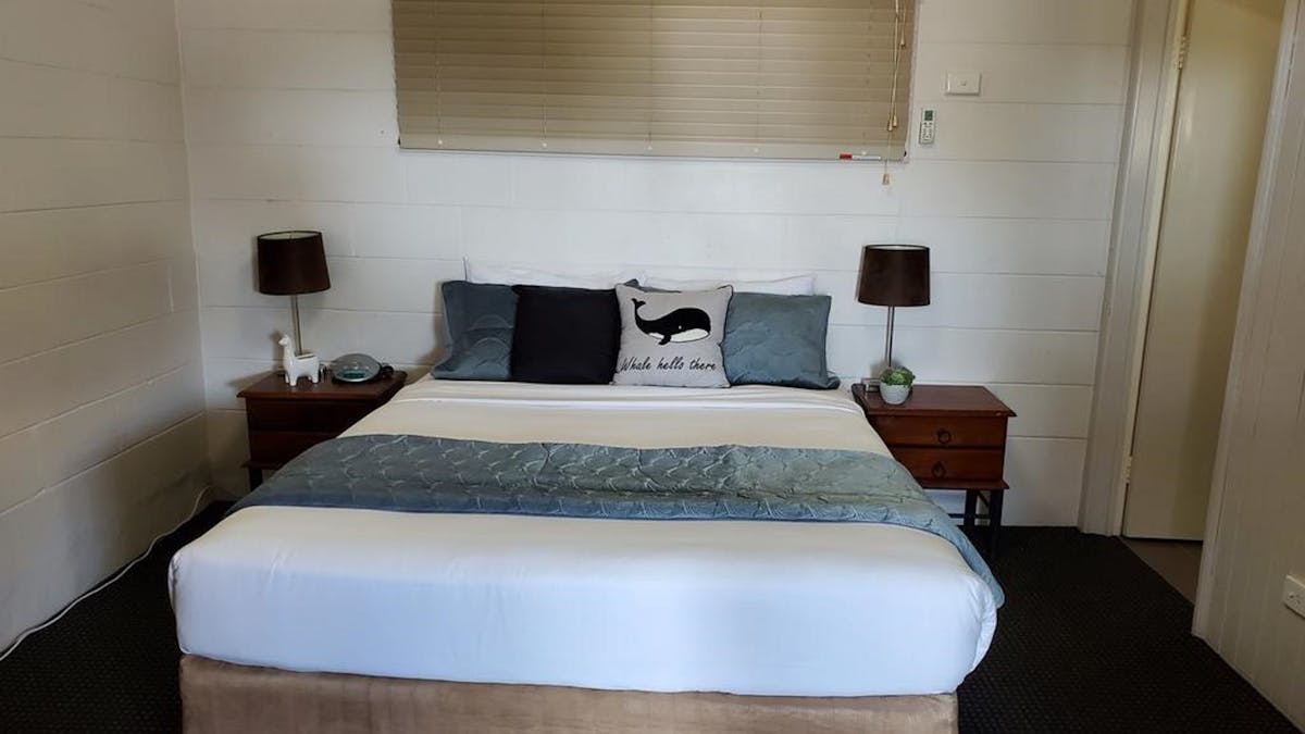 Extra Large Double Bed, Air conditioning