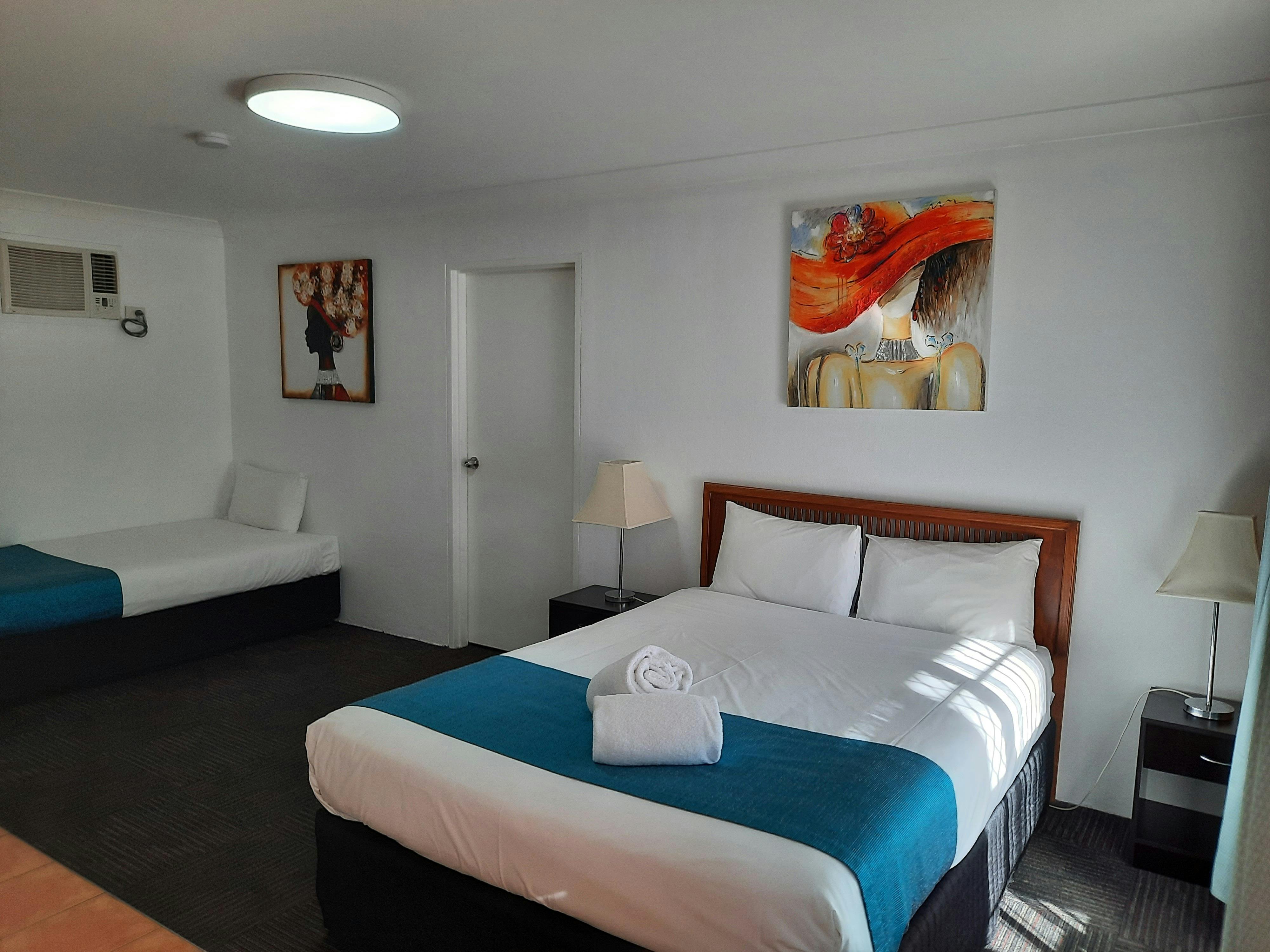 Deluxe - 2 Bedroom Apartment - Sleeps up to 5