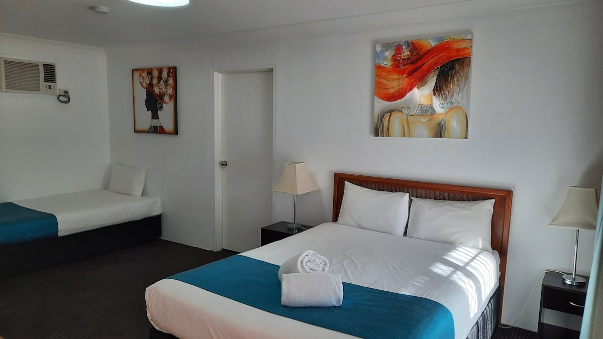 Deluxe - 2 Bedroom Apartment - Sleeps up to 5 Deluxe - 2 Bedroom Apartment - Sleeps up to 5