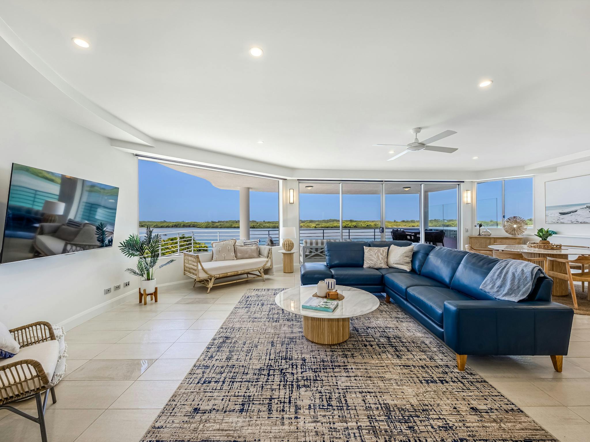 3 Bedroom Luxury Waterfront Apartments - living area 3 Bedroom Luxury Waterfront Apartments - living area