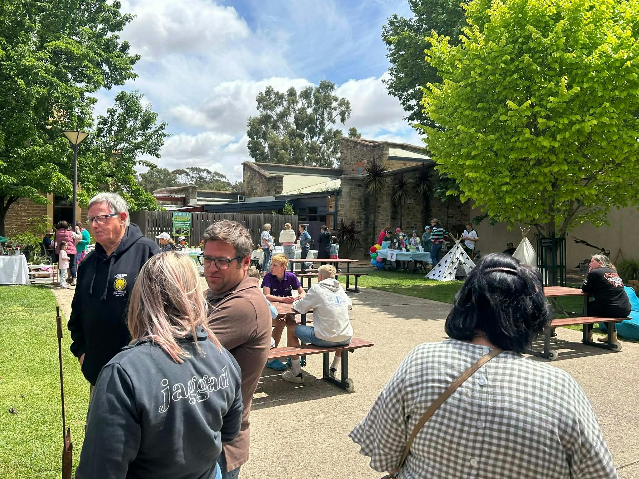 market crowd