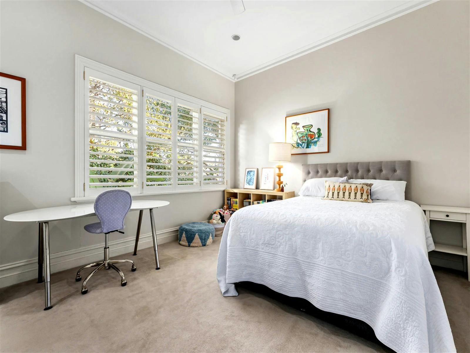 A fully equipped study, which can be converted into an additional queen bedroom