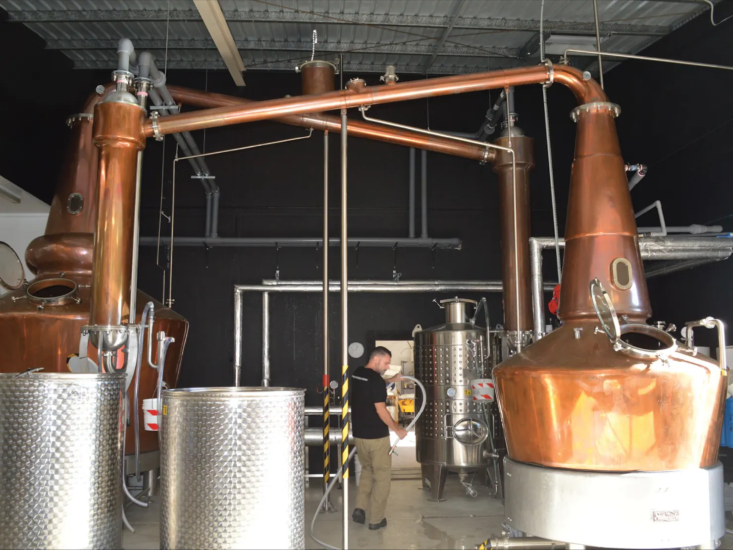 Nil Desperandum Rum - Copper Stills