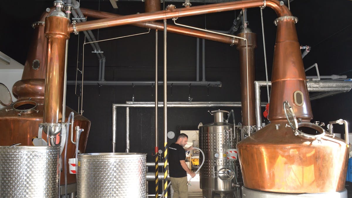 Nil Desperandum Rum - Copper Stills
