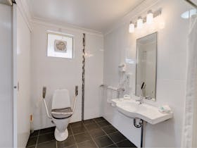 Dolphin Shores Standard Room Mobility Friendly Bathroom