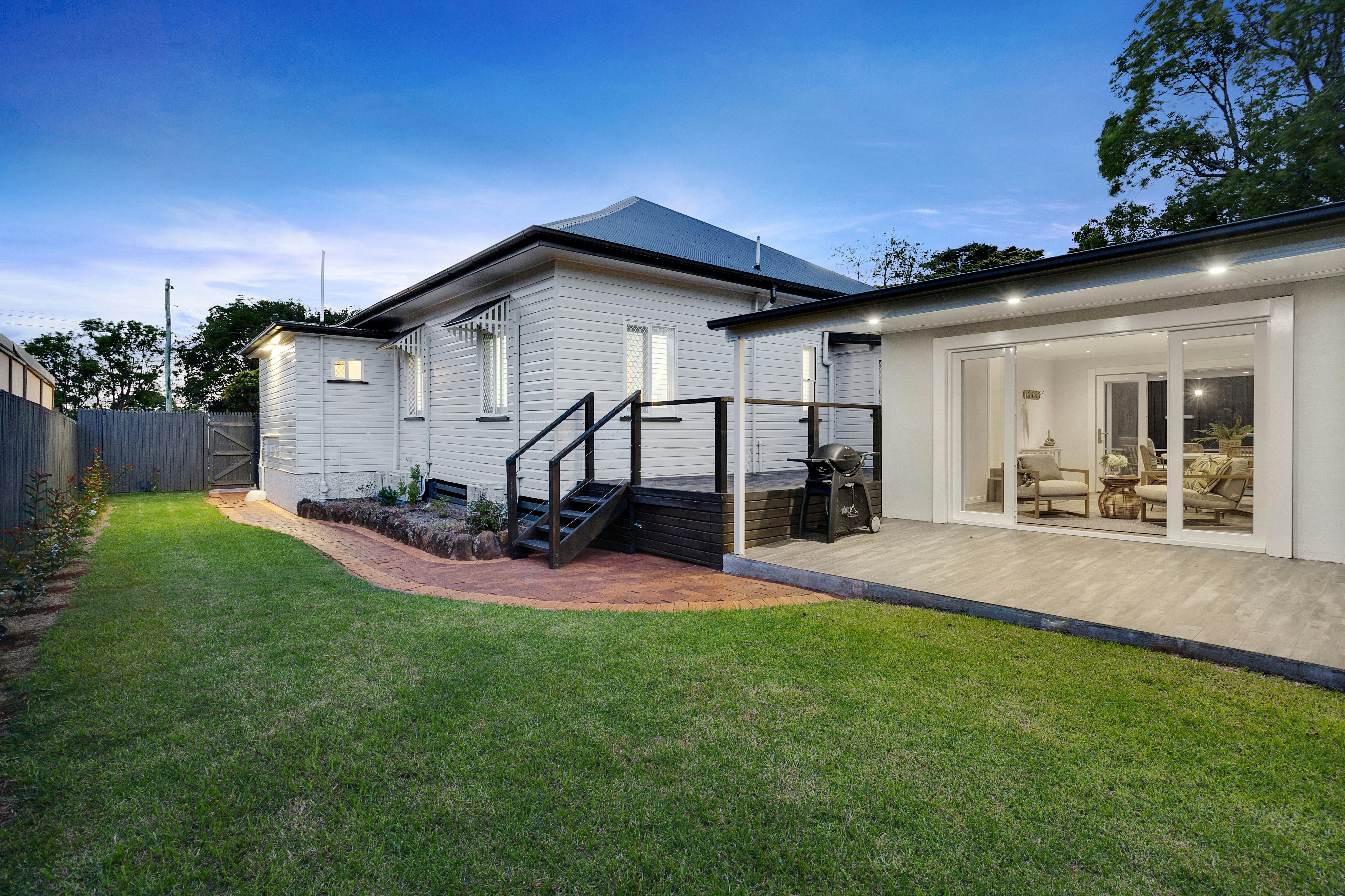 Nell's Place - Back Outside