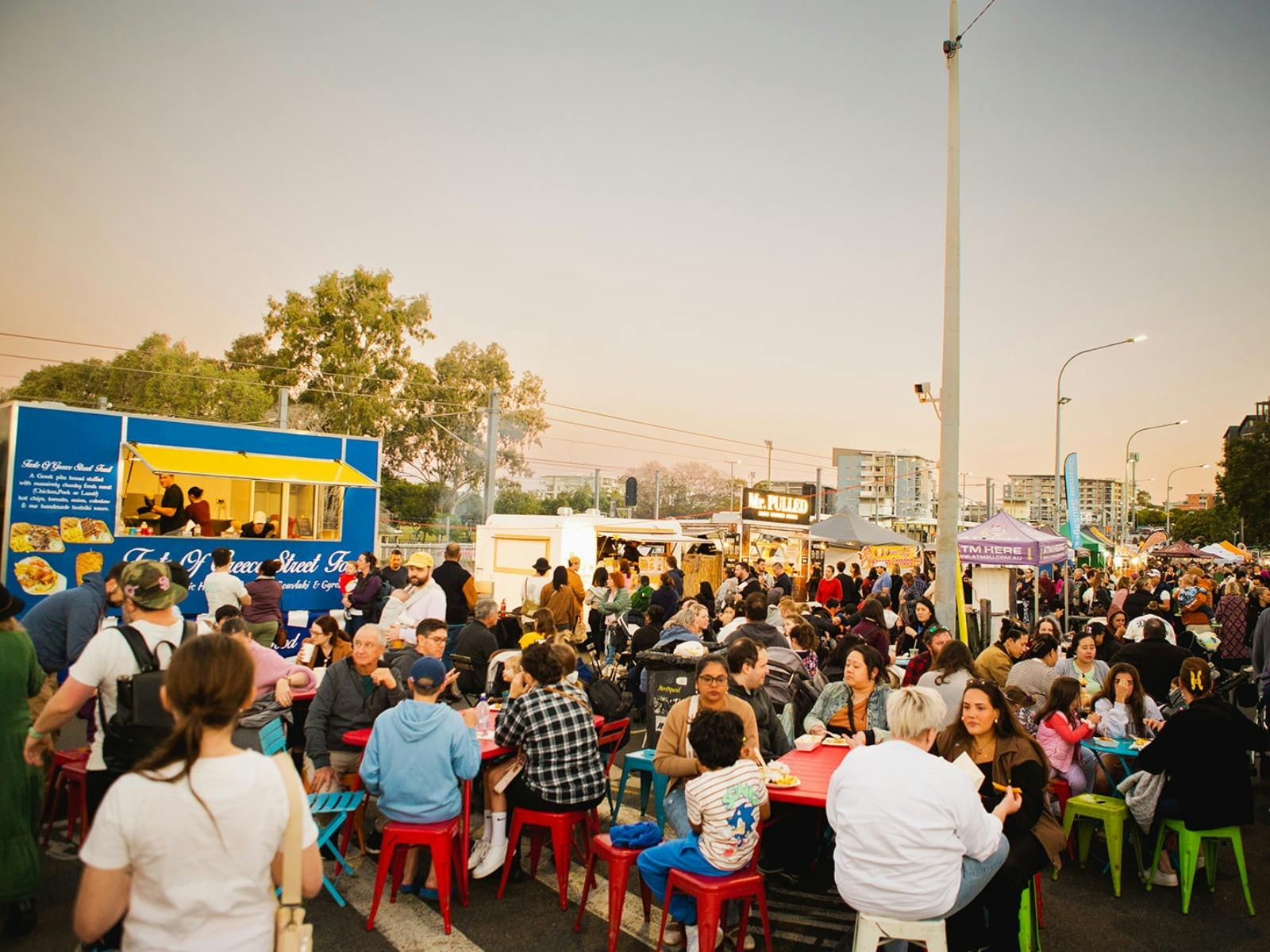 Nundah By Night crowd