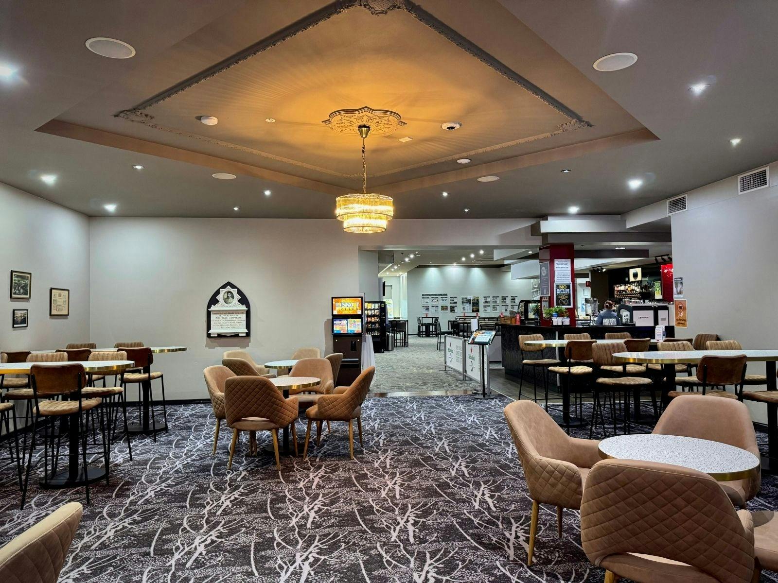 Relax and catch up with friends in the Members Lounge at Mildura Working Man’s Club.