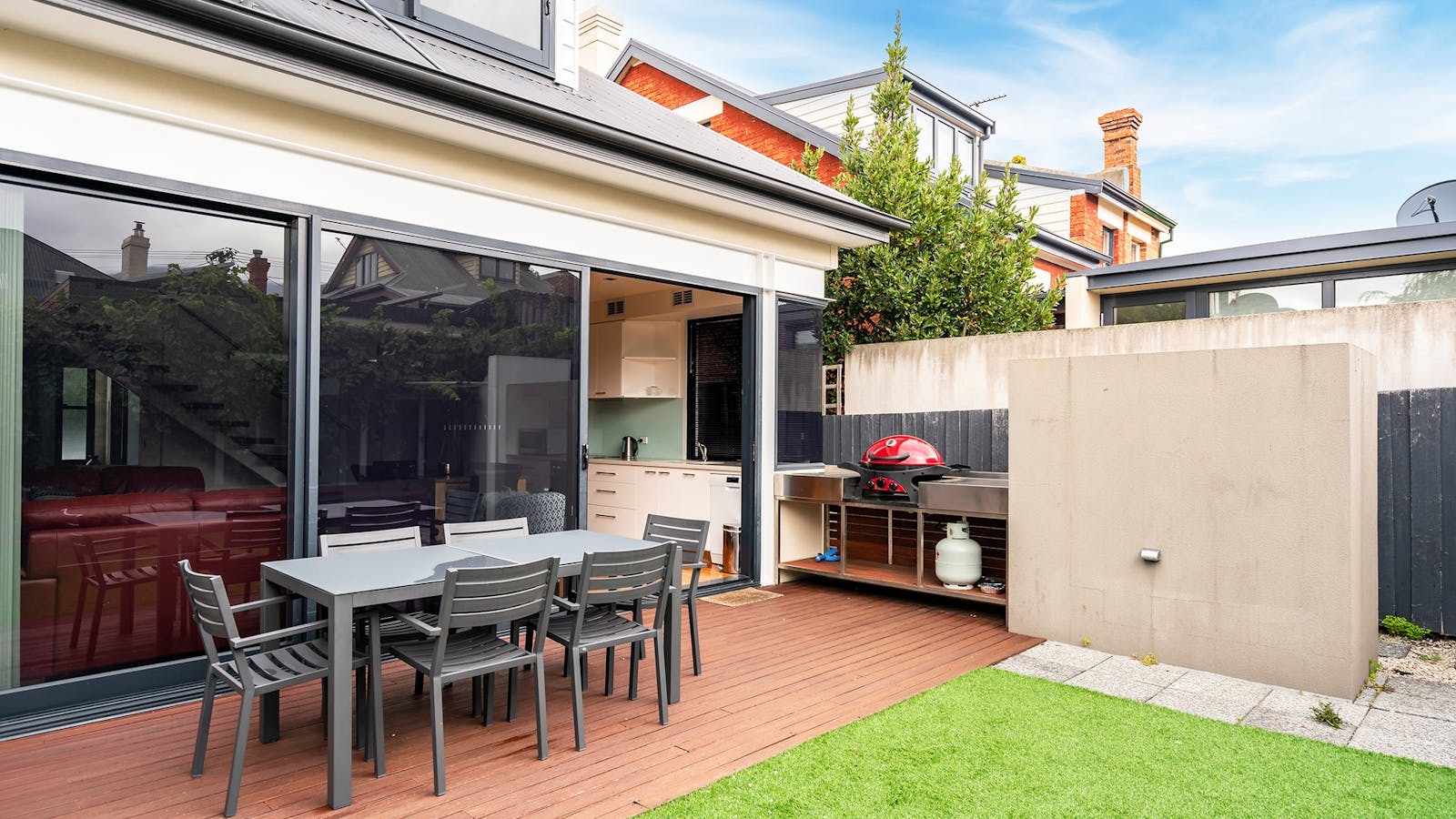 South Street Outdoor area and bbq