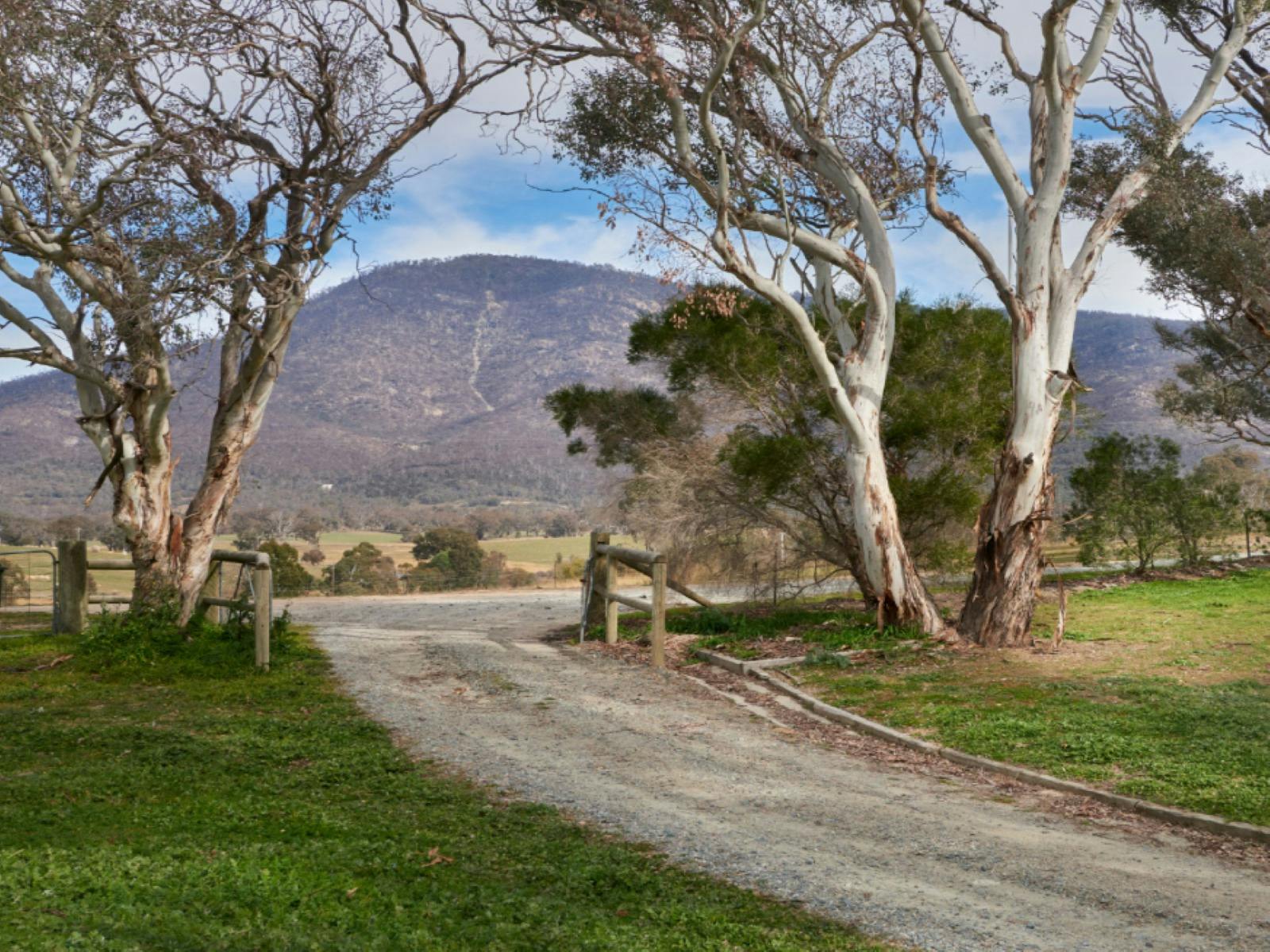 Front Gate - Naas Road Tharwa