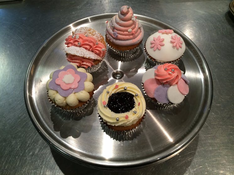 Cupcake class at the Sconery
