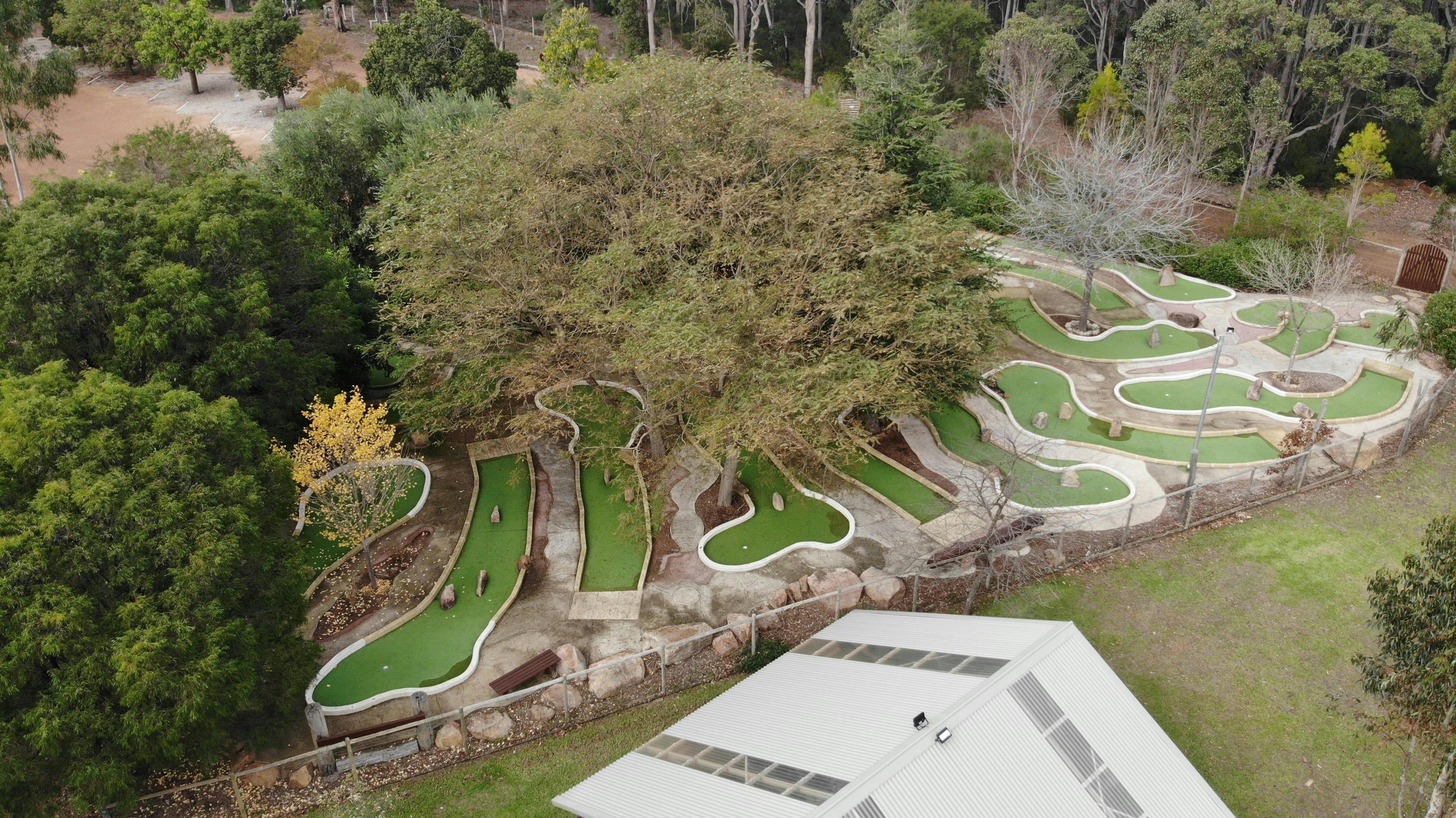 18 hole mini golf