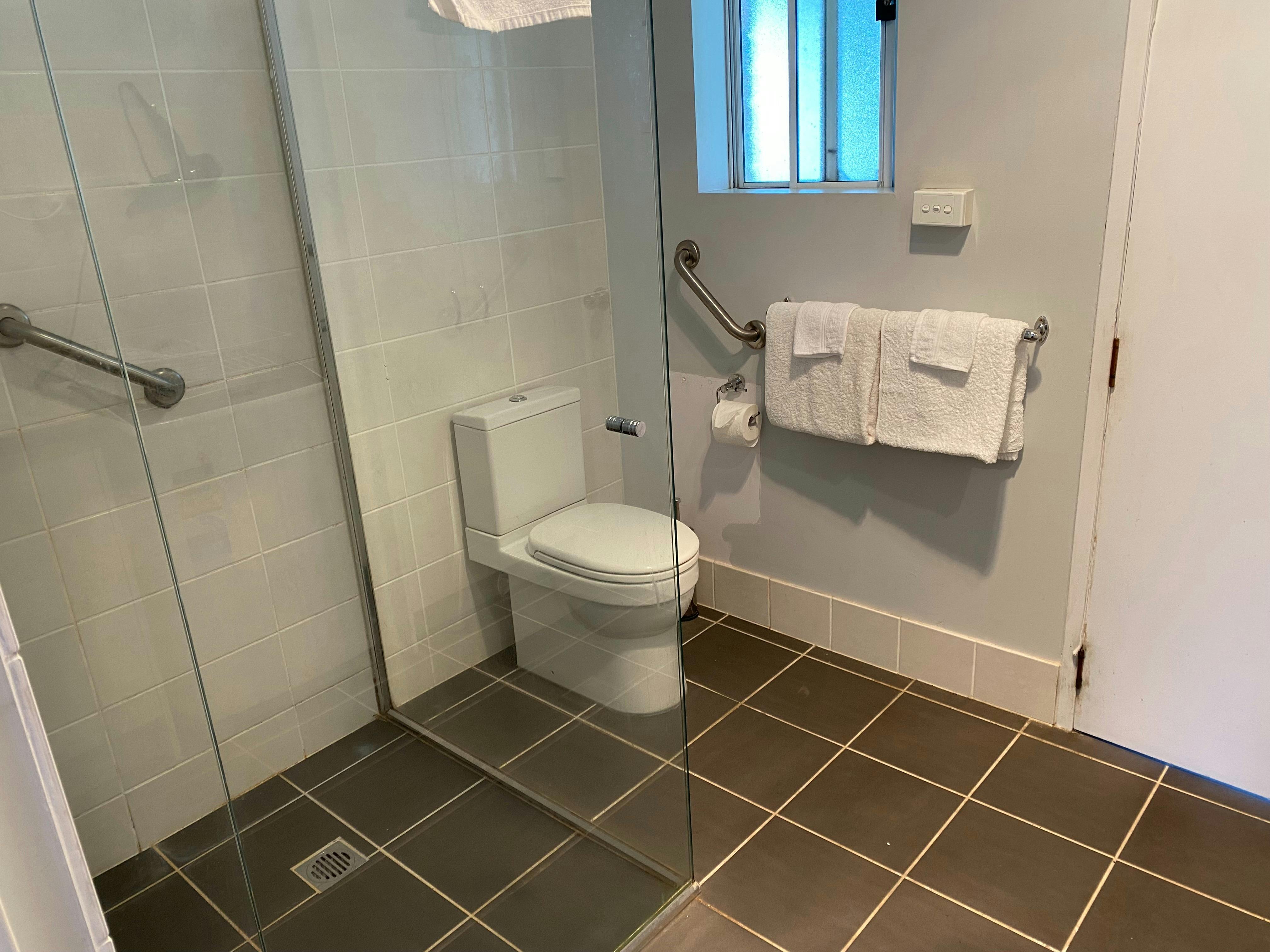 clean bathroom facilities