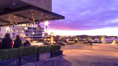 Lake front restaurant cafe bar