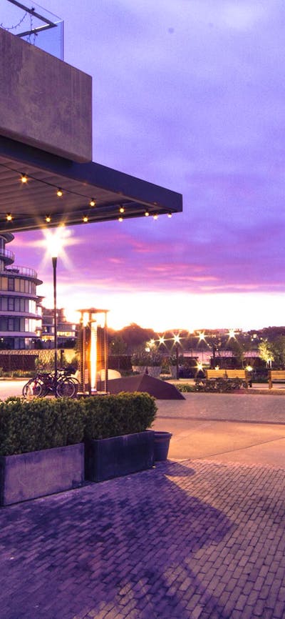 Lake front restaurant cafe bar