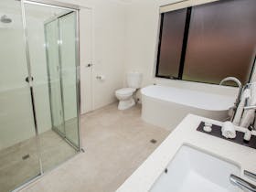 Deep bath & Separate shower in the main bathroom