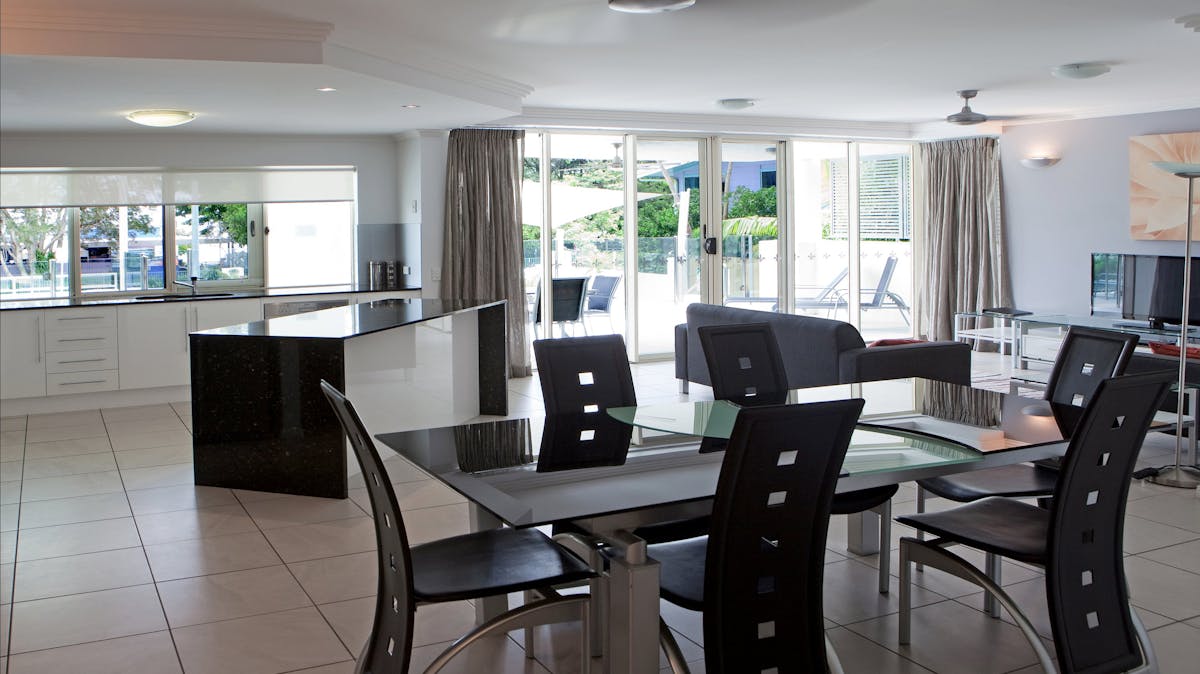 3 bedroom apartment Living area