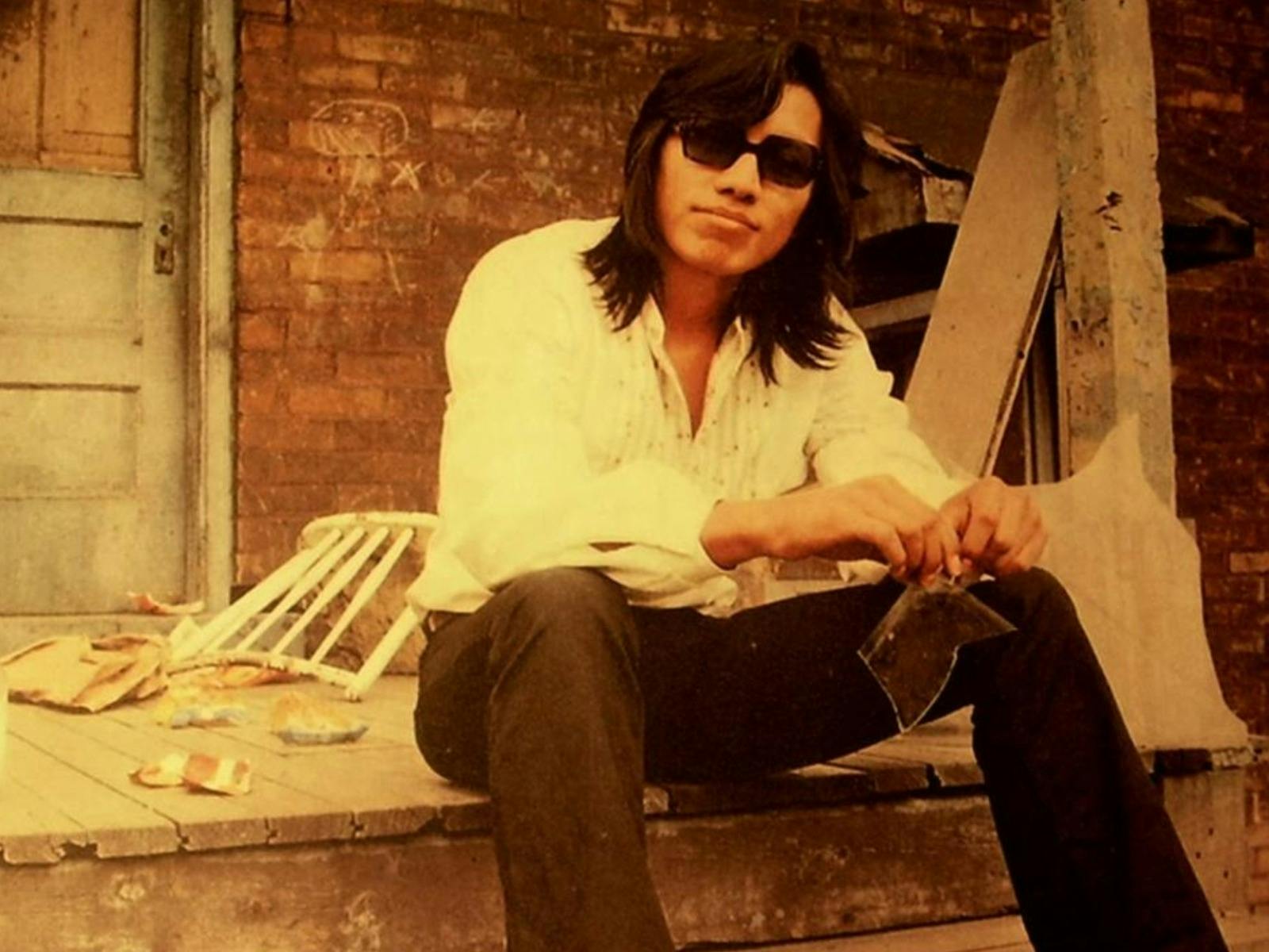 Man sitting with guitar