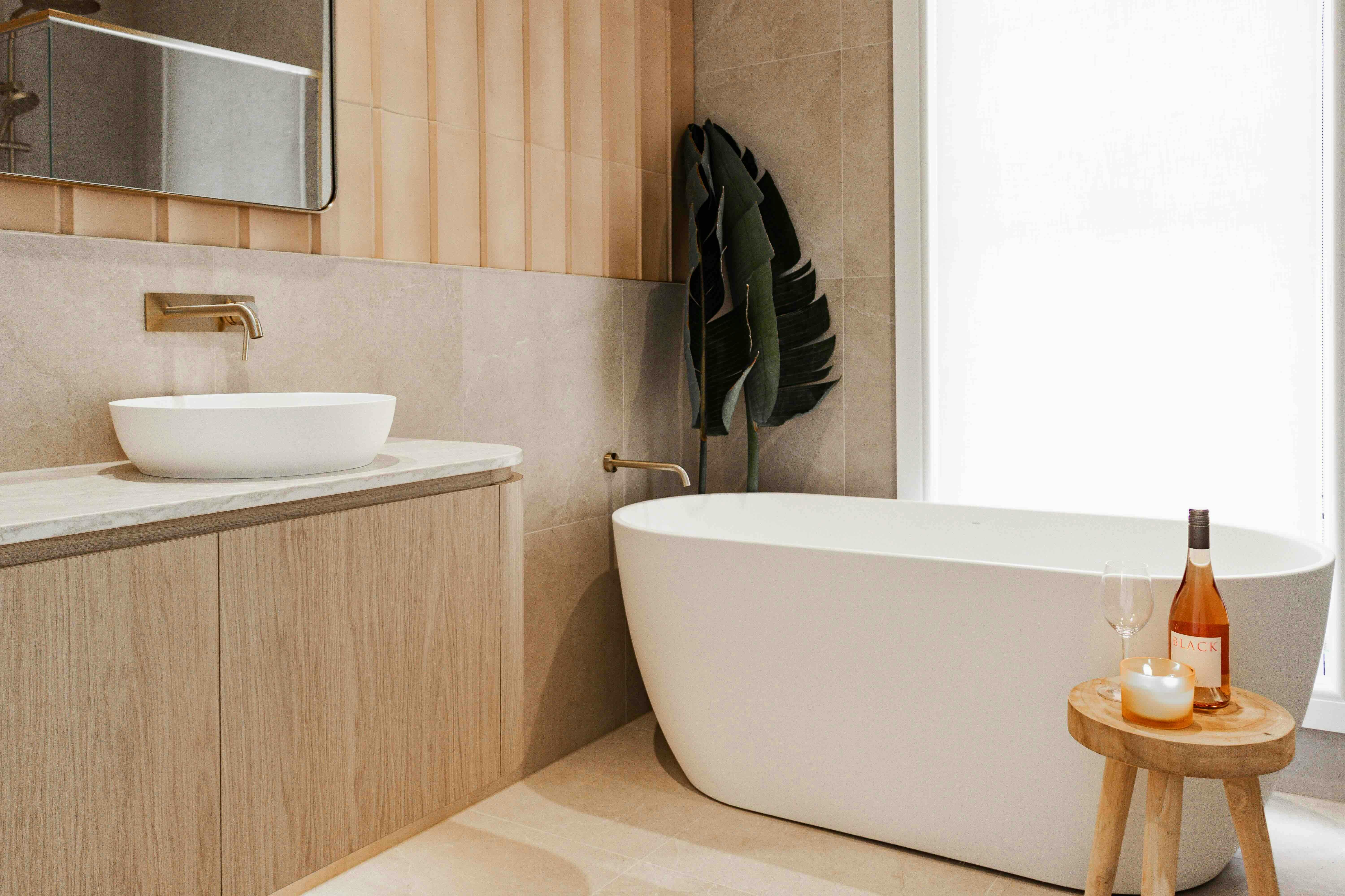 Sestra Beach House Fingal Bay Main Bathroom with bath tub