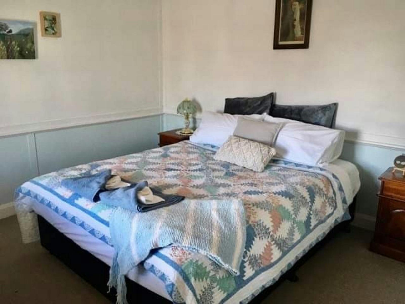 Stockmans cottage main queen bedroom with reverse cycle air con