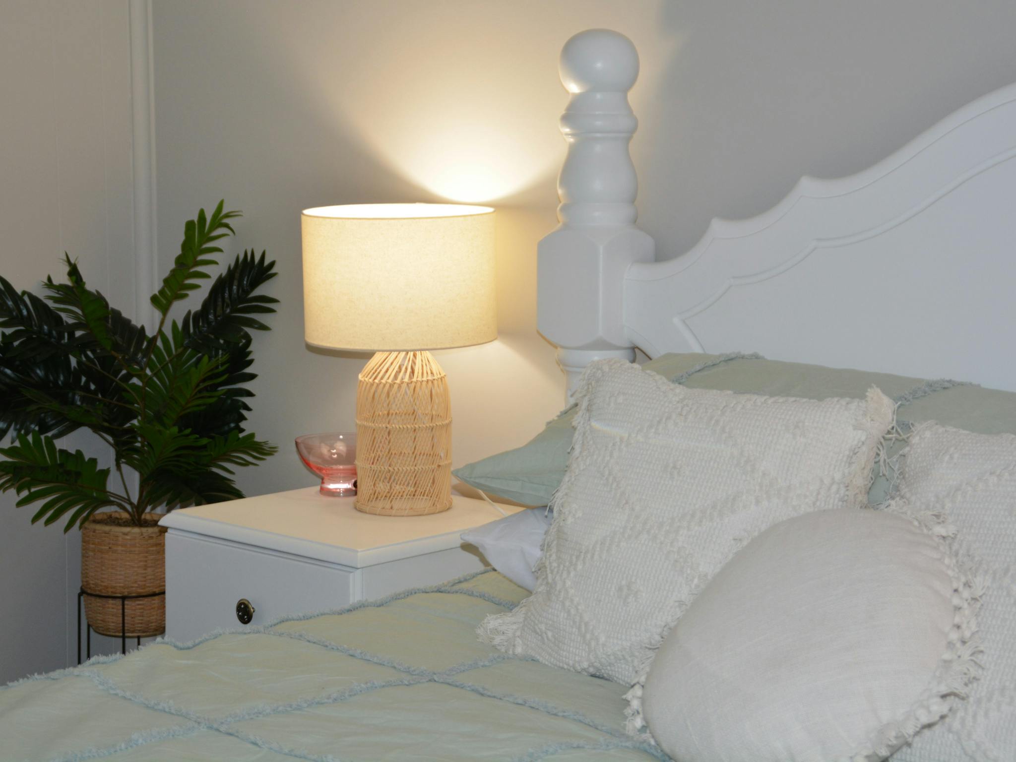 Queen size bed, lamp, plant