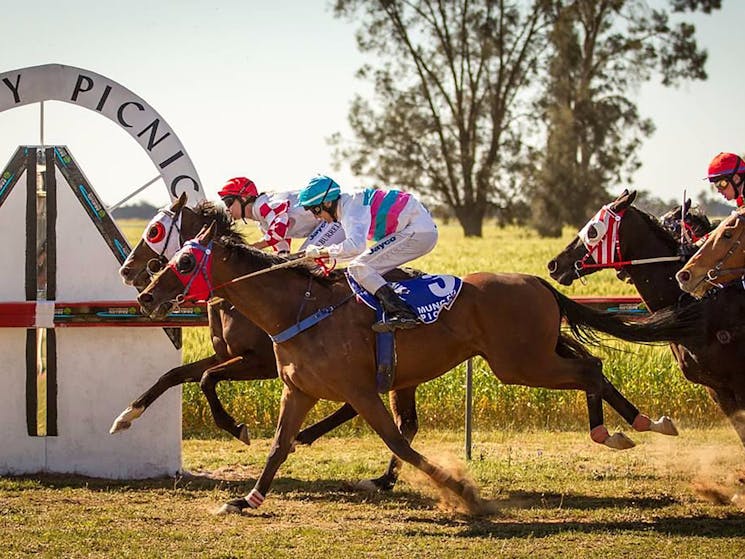 Mungery Picnic Races