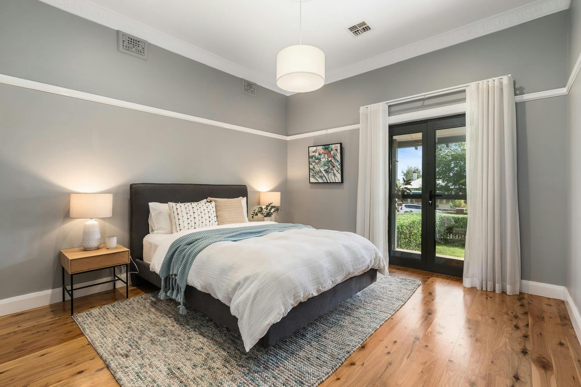 Queen bed with doors to outside