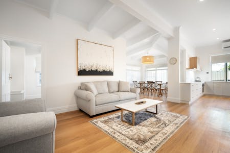 Apartment 4_Living
