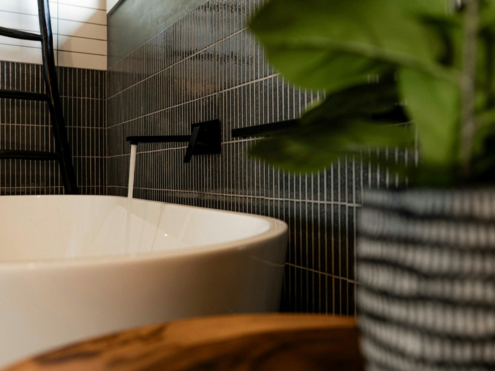 Embers Bay of Fires second bathroom