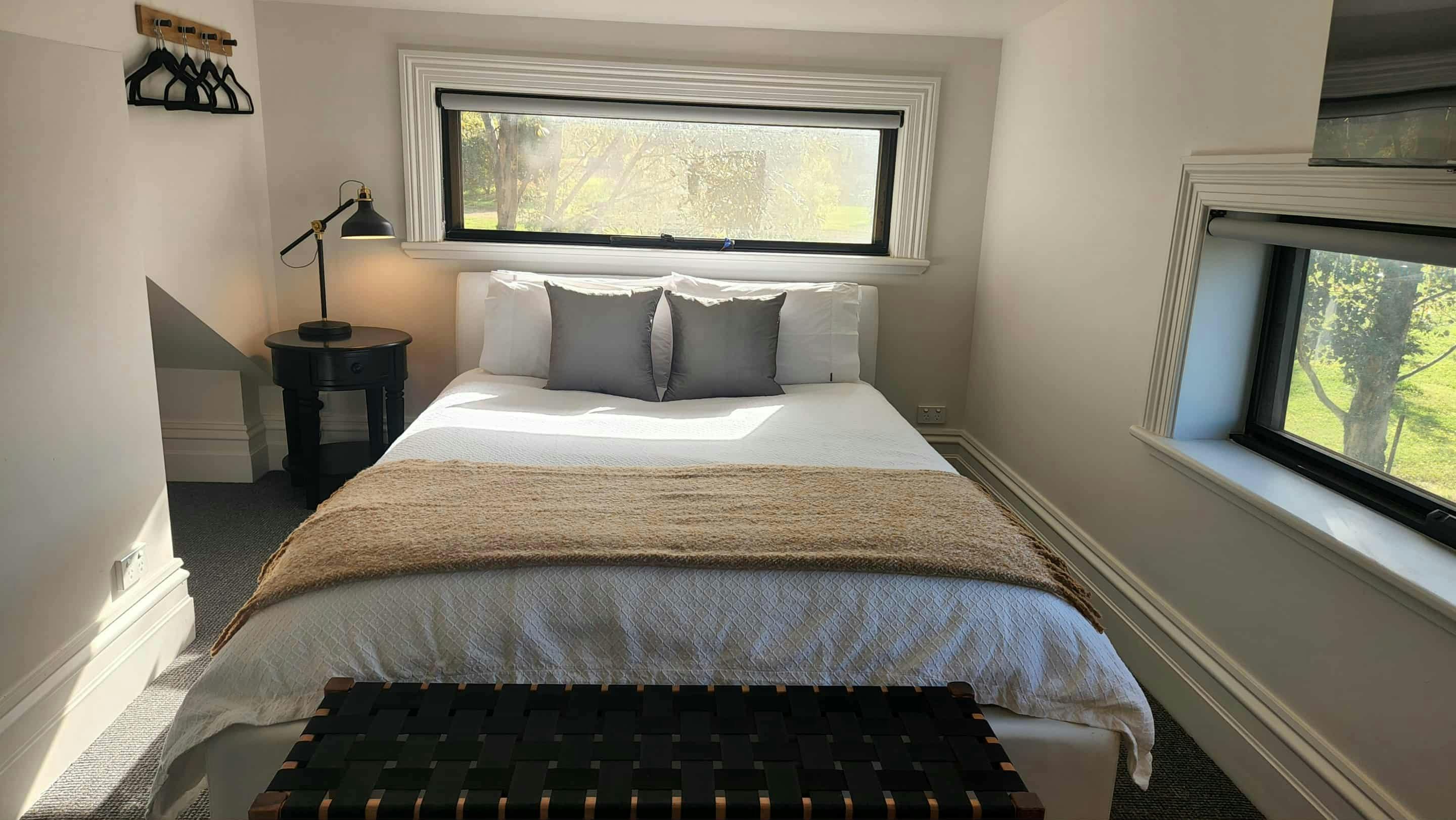 Queen bed with vineyard views