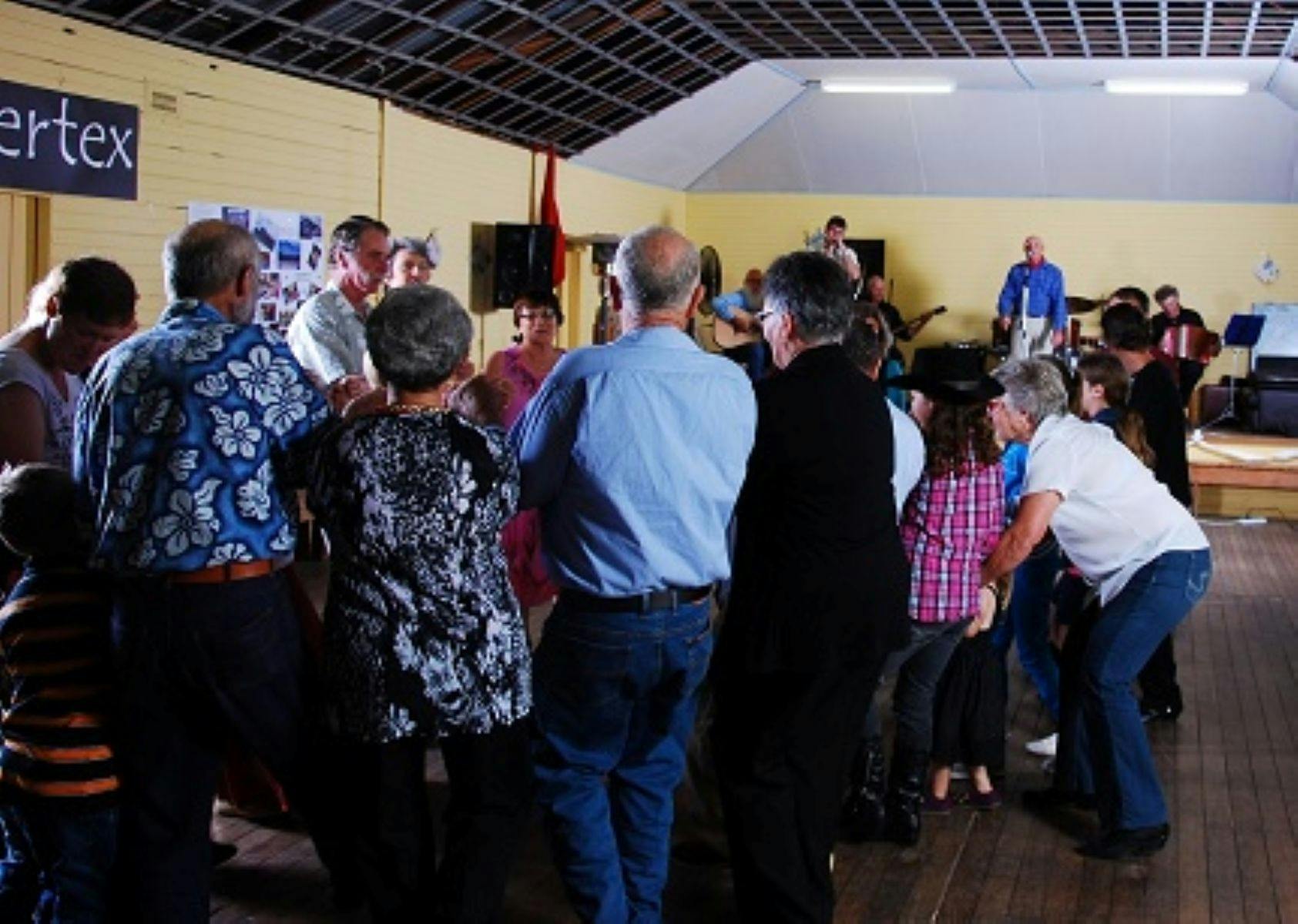 Hokey Pokey Laggan Bush dance