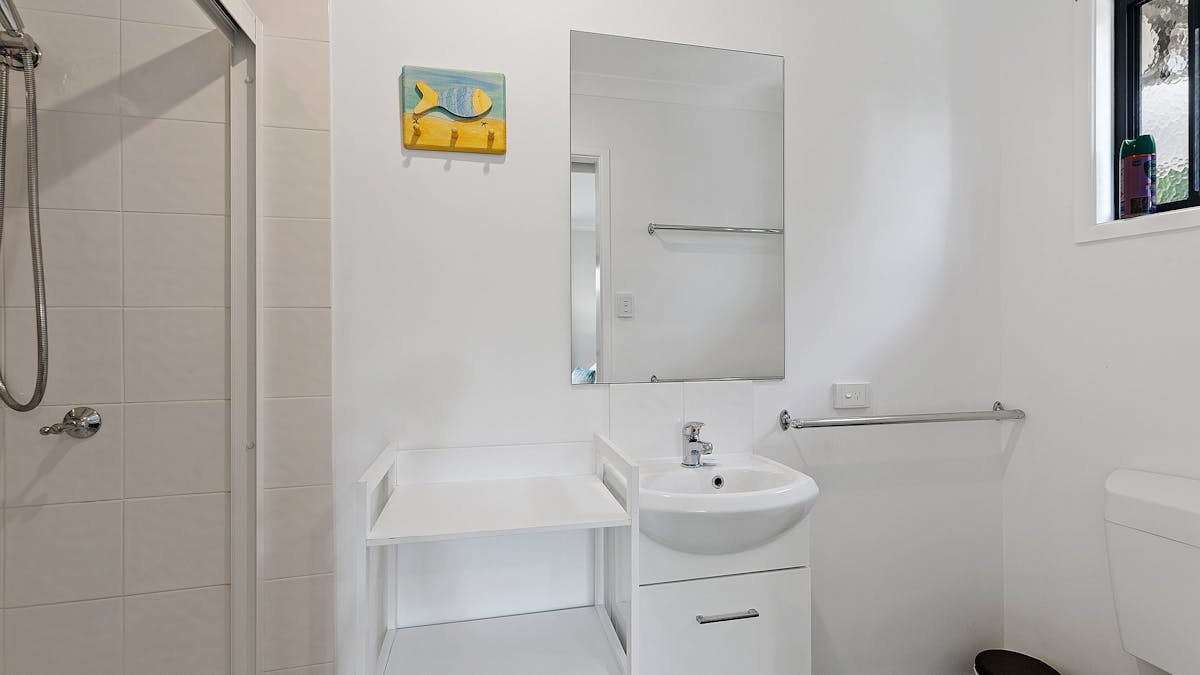 Ensuite to Main Bedroom - Shower only