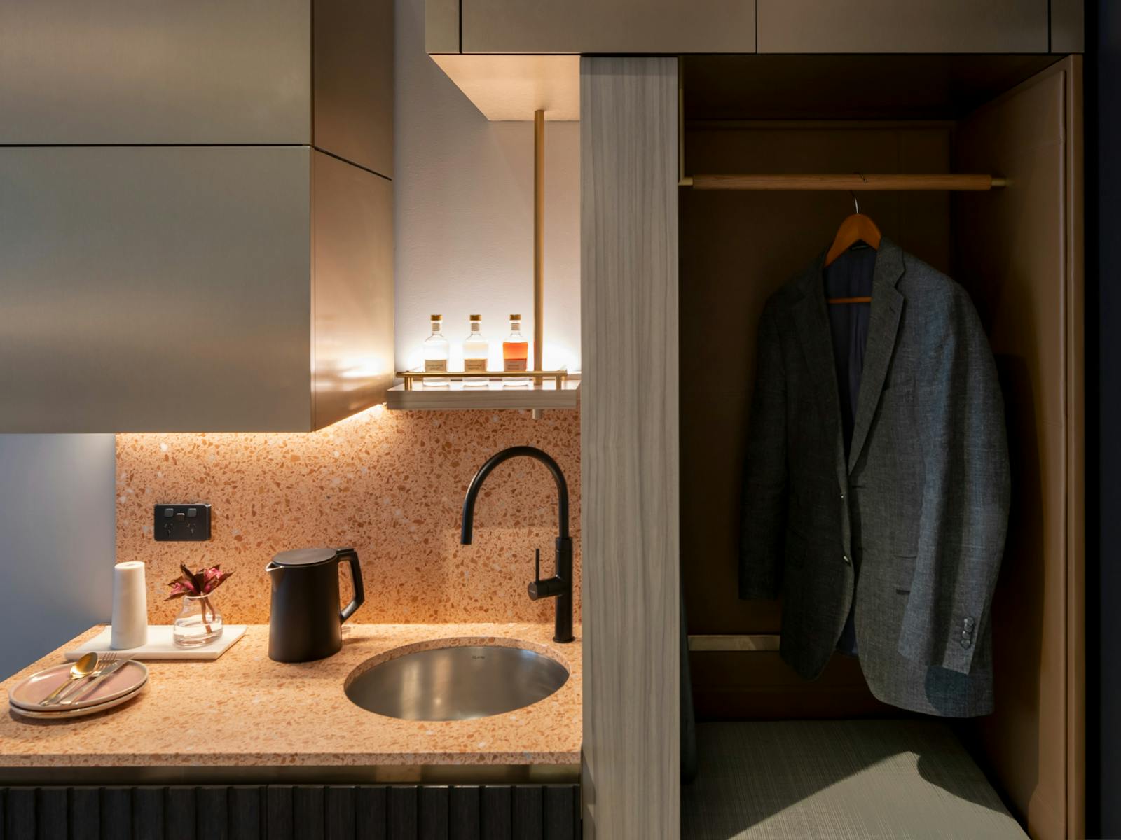 Kitchenette & Closet