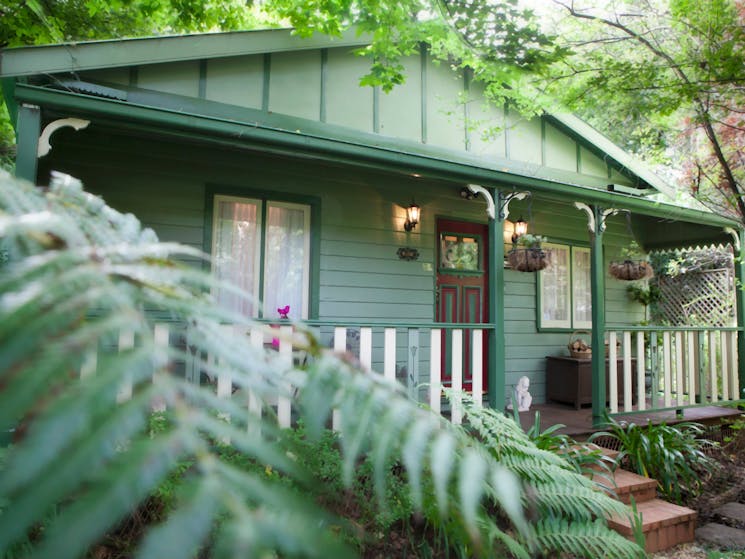 Your totally private, self-contained, romantic cottage on the doorstep of Leura awaits.