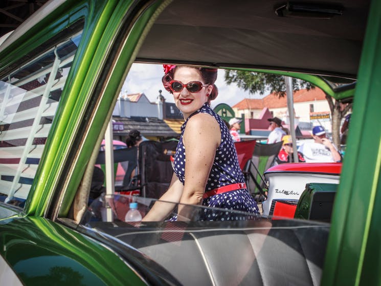 50s fashion and cars