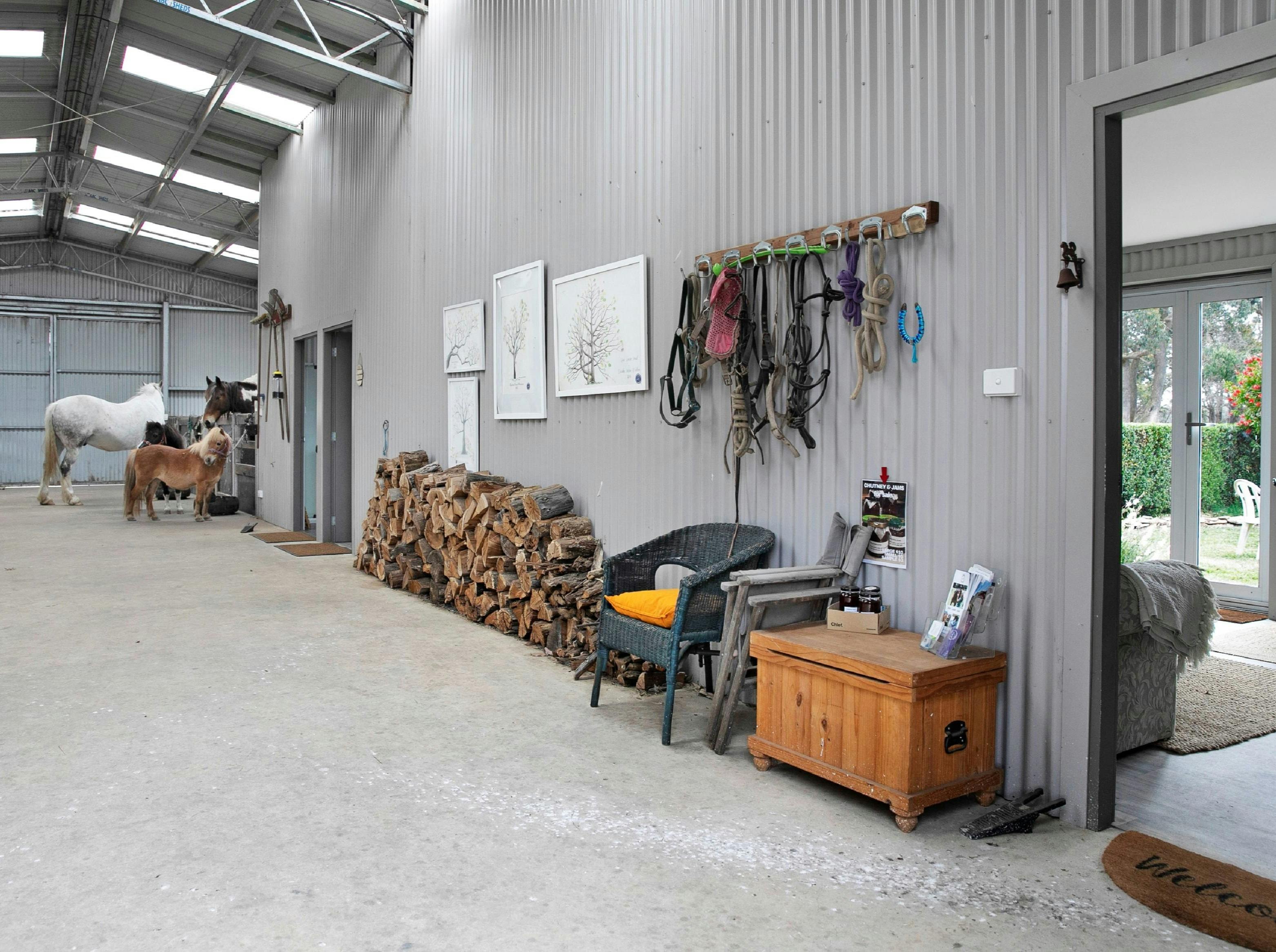 Breezeway in The Stables showing rooms and horses