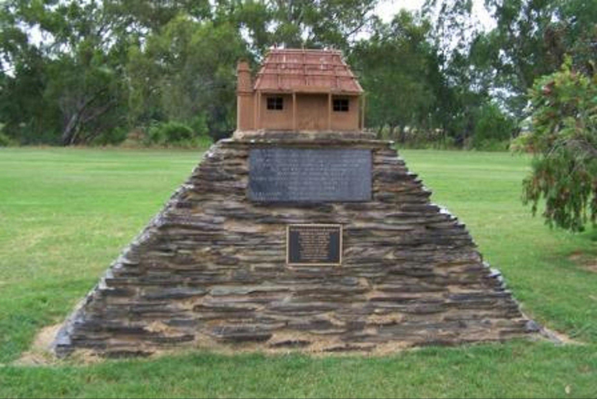 Gundagai Memorial Cairns | NSW Holidays & Accommodation, Things To Do ...