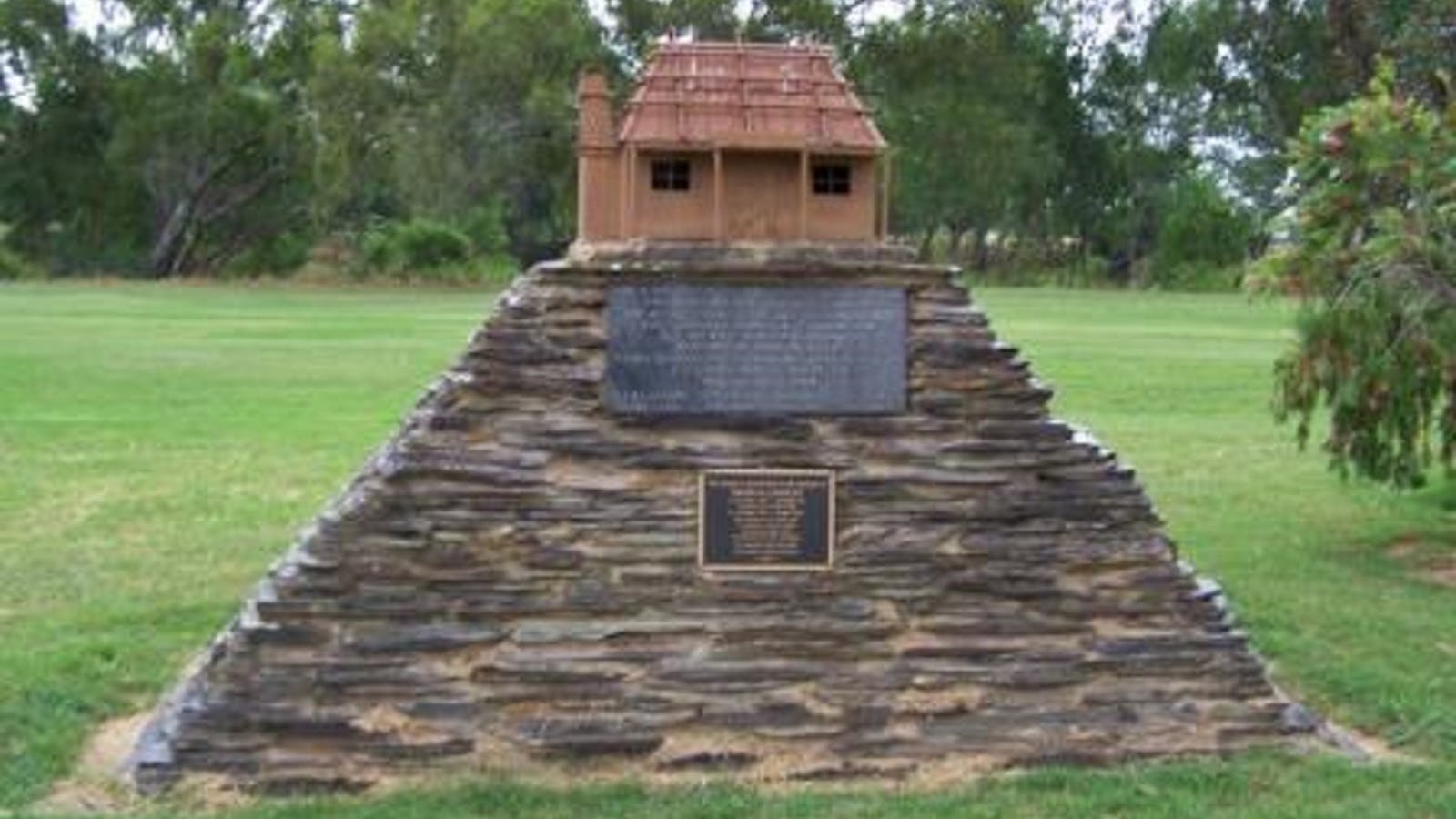 Gundagai Memorial Cairns